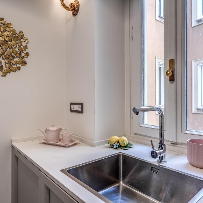 Trevi Central Suite - One-Bedroom Apartment - 24