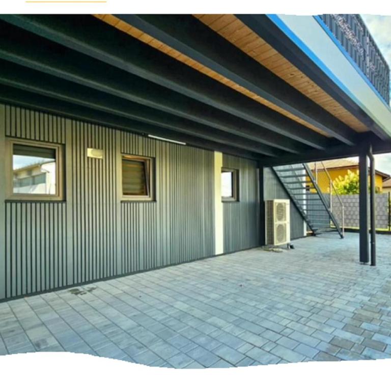 Stadt und See Nahes wohnen mit großer Terasse und Carport Parkplatz - Apartment mit 1 Schlafzimmer - 10