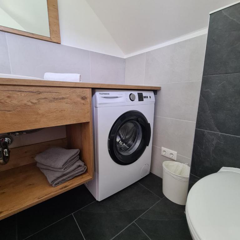 Ferienwohnung Schupfer - Klimaanlage, Seenähe & 5 Skigebieten - Apartamento de 1 dormitorio con balcón - 13