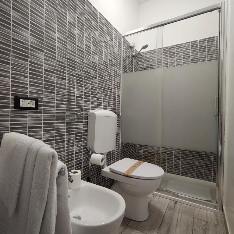 L.ADY HOME - Double Room with Private Bathroom - 12