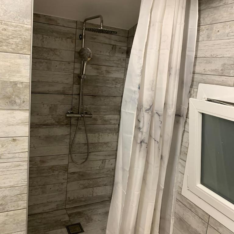 Petit appartement dans une maison au calme - Appartement 1 Chambre - 7