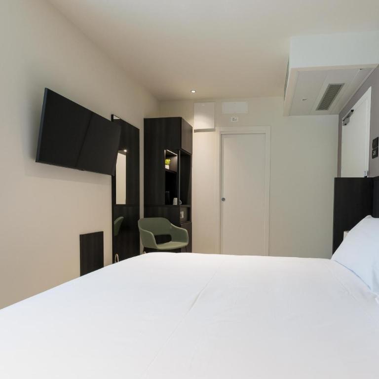 Hotel Stelvio Tirano - Double or Twin Room with City View - 1