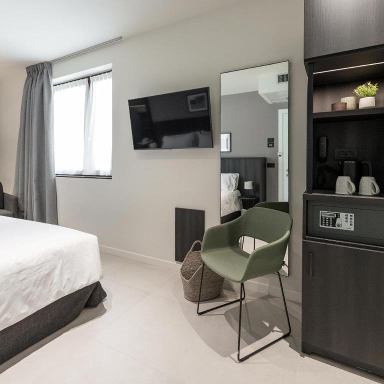 Hotel Stelvio Tirano - King Room with Mountain View - 4