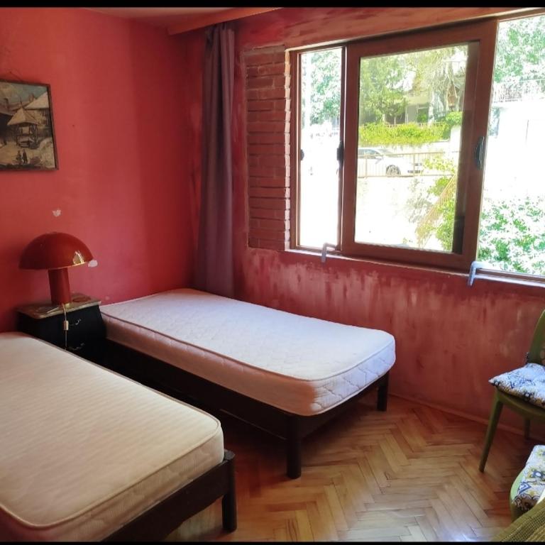 Room with two beds and shared bathroom - Double Room - 1