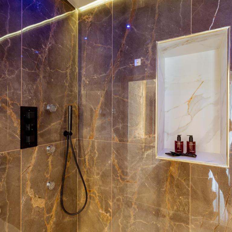Dove Dormire a Napoli New Opening 2025 - King Room with Spa Bath - 13