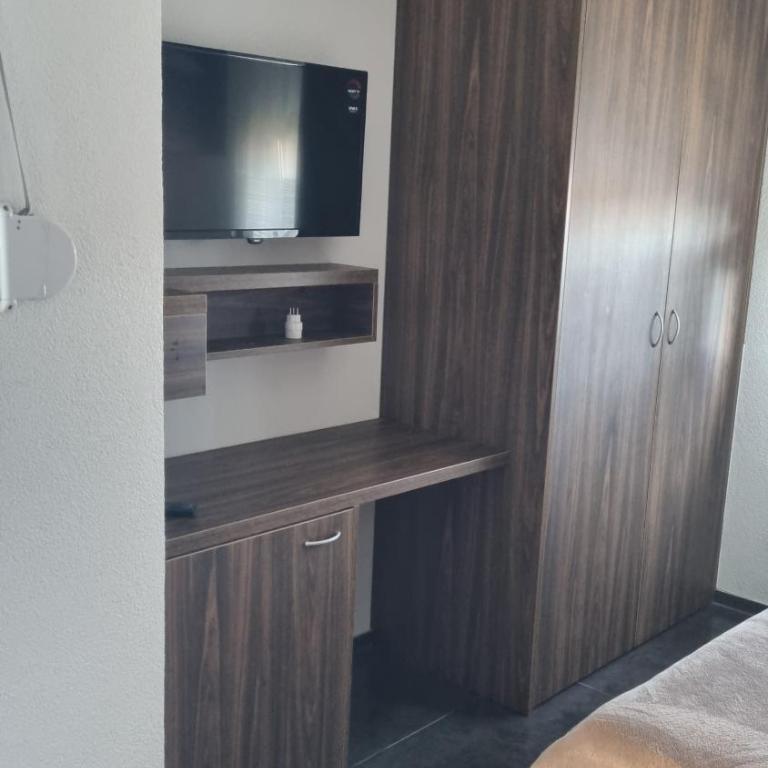 Apartmani Sutomore Tri Palme - Trokrevetna Soba sa Balkonom - 13