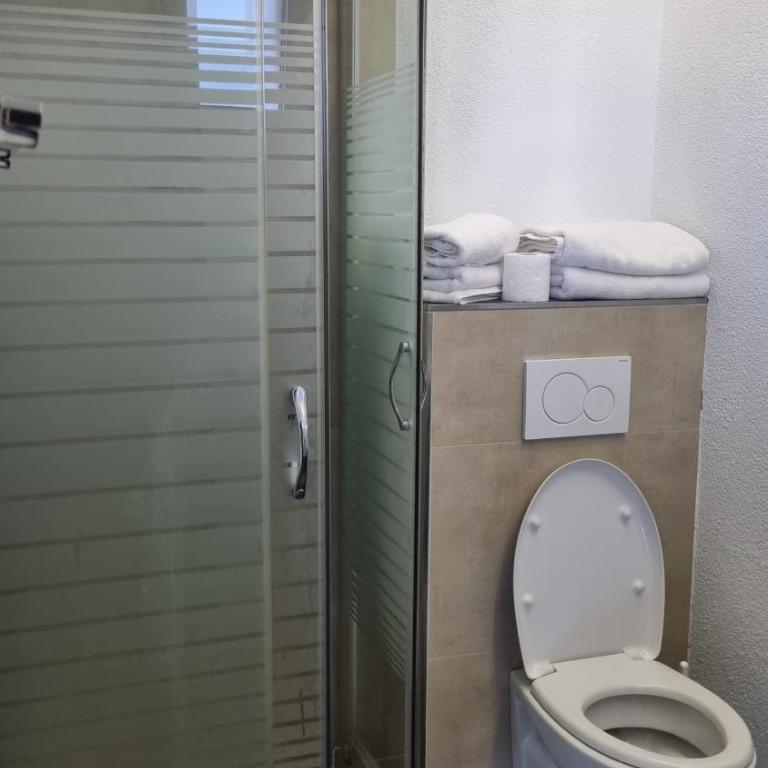 Apartmani Sutomore Tri Palme - Trokrevetna Soba sa Balkonom - 12