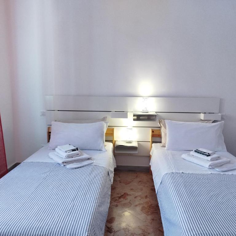 CasaRA - Double or Twin Room with Bathroom - 6