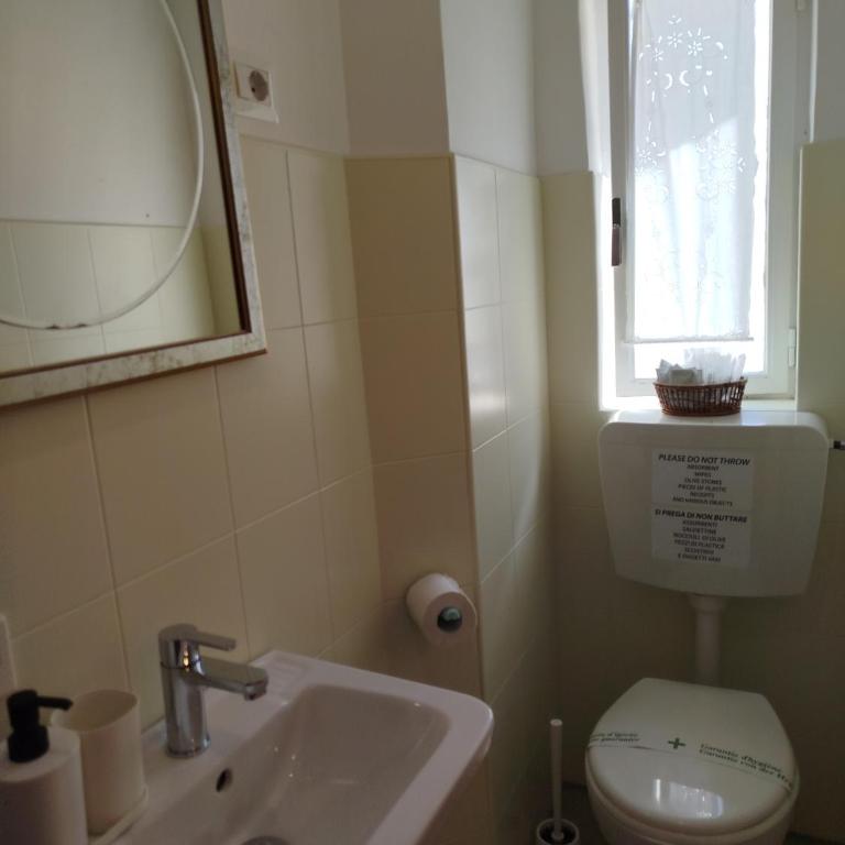 CasaRA - Double or Twin Room with Bathroom - 9