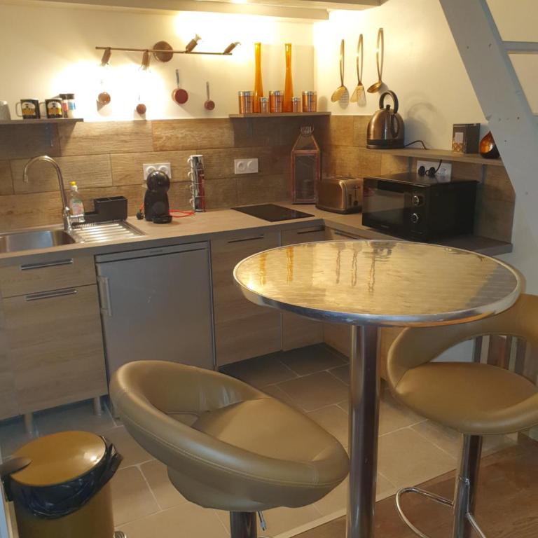Studio climatisé proche PALAIS DES PAPES WIFI - Apartment mit 1 Schlafzimmer - 1
