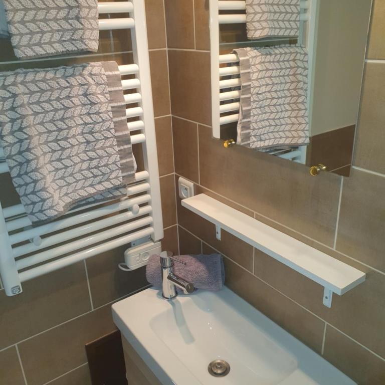 Studio climatisé proche PALAIS DES PAPES WIFI - Apartment mit 1 Schlafzimmer - 4