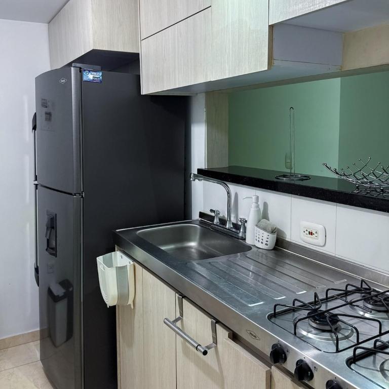 Apartamento cerca a centros comerciales y aeropuerto - Apartamento - 3