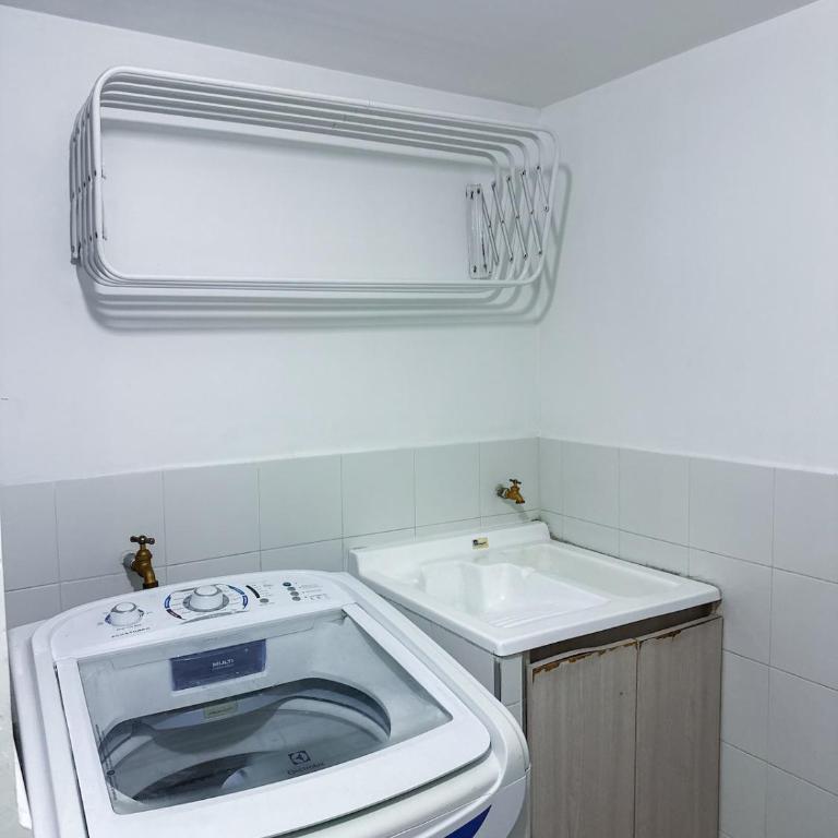 Apartamento cerca a centros comerciales y aeropuerto - Apartamento - 8