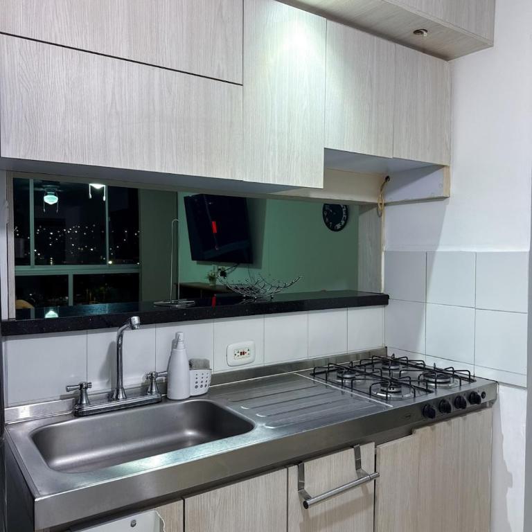 Apartamento cerca a centros comerciales y aeropuerto - Apartamento - 19