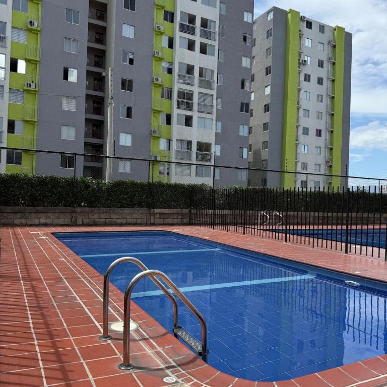 Apartamento cerca a centros comerciales y aeropuerto - Apartamento - 20