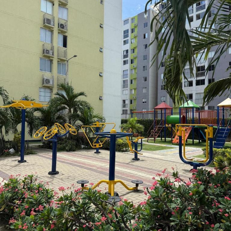 Apartamento cerca a centros comerciales y aeropuerto - Apartamento - 22