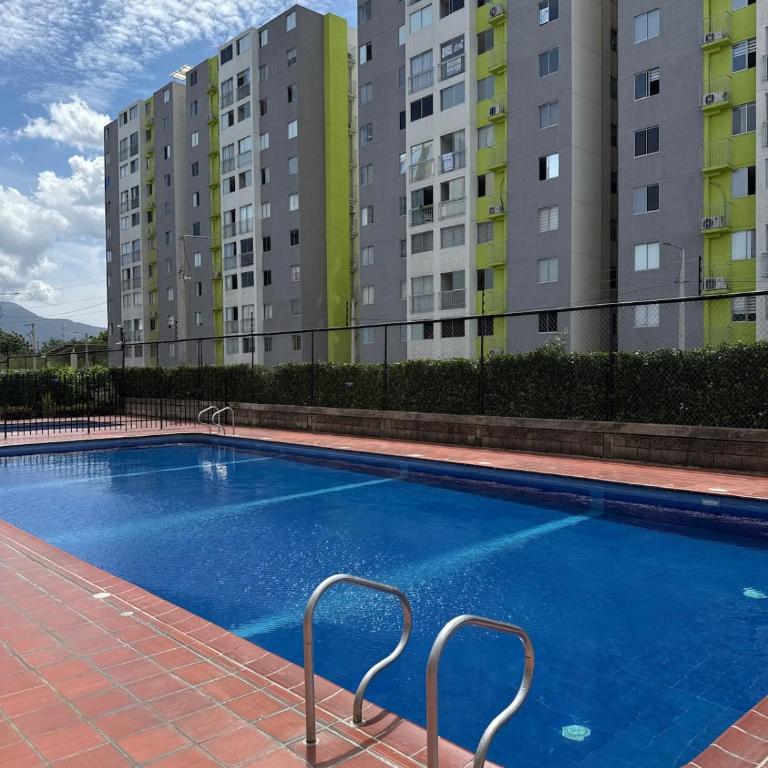 Apartamento cerca a centros comerciales y aeropuerto - Apartment - 25