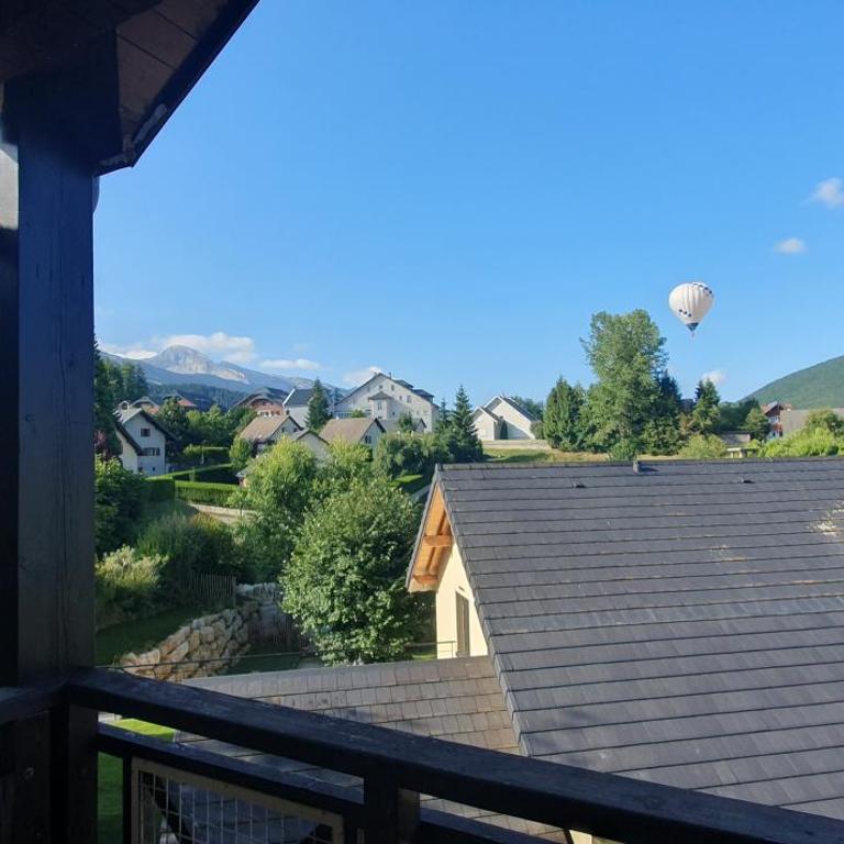 Duplex cosy jolie vue balcon à 700m du centre - Two-Bedroom Apartment with Mountain View - 4