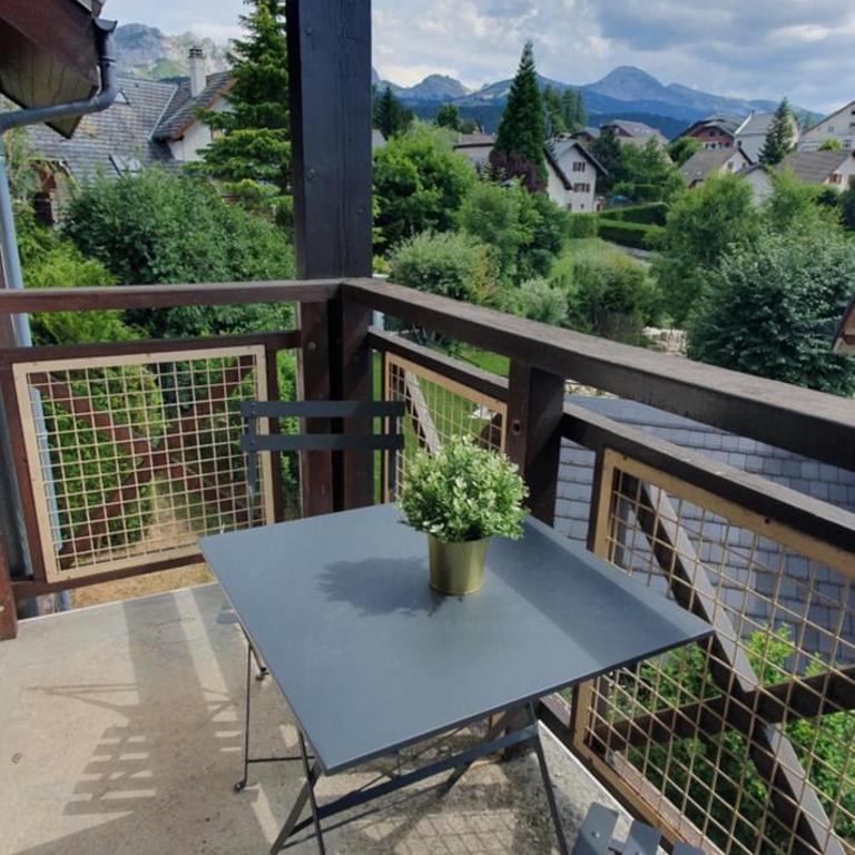 Duplex cosy jolie vue balcon à 700m du centre - Two-Bedroom Apartment with Mountain View - 5