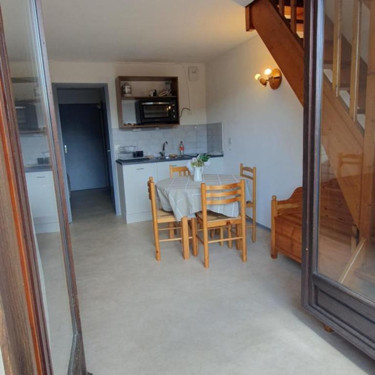 Duplex cosy jolie vue balcon à 700m du centre - Two-Bedroom Apartment with Mountain View - 8
