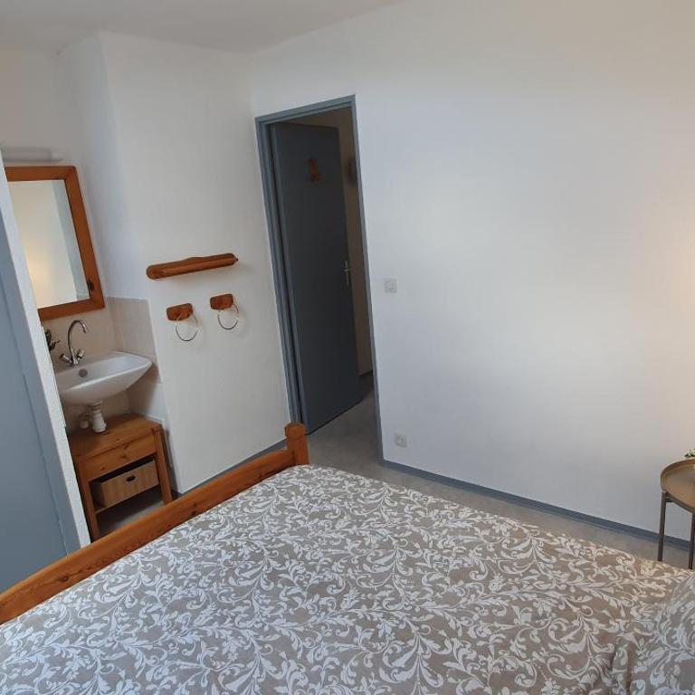 Duplex cosy jolie vue balcon à 700m du centre - Two-Bedroom Apartment with Mountain View - 15
