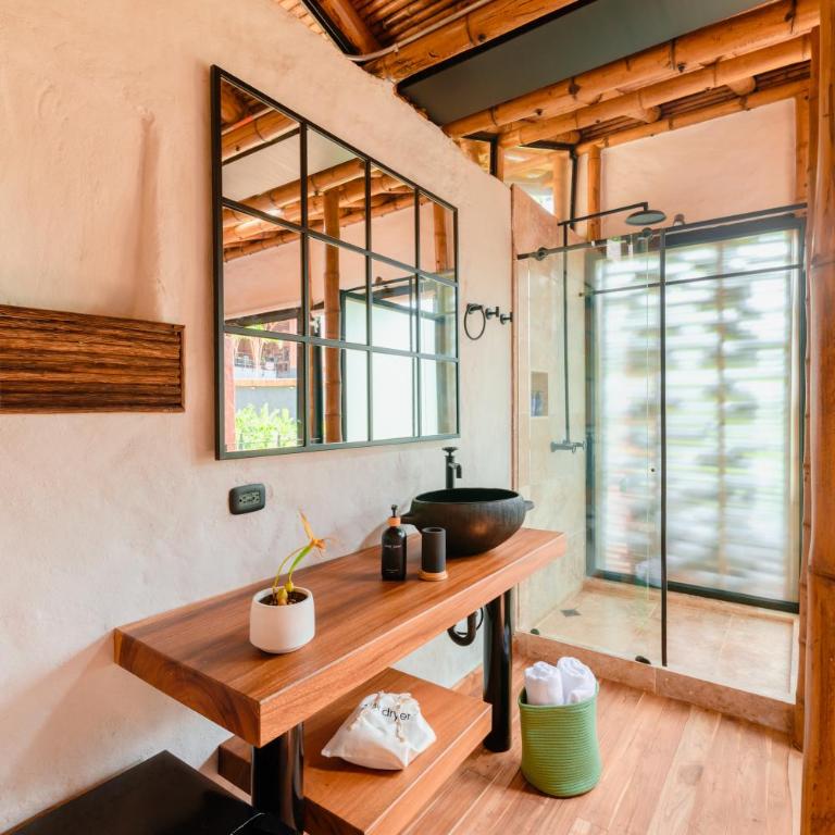 Kawa Bamboo Retreat - King Room with Jacuzzi - 1