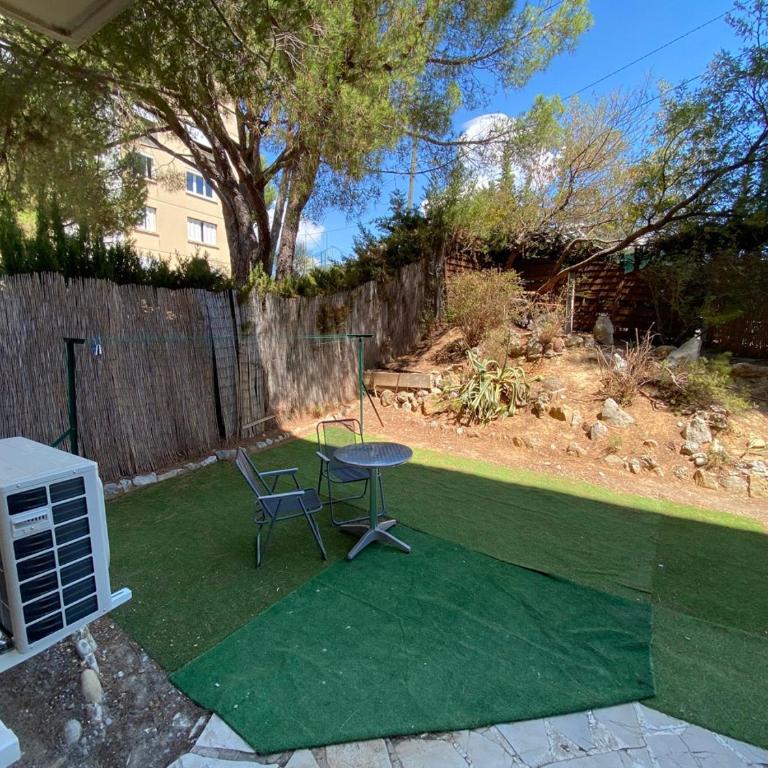 Nice hillside with 100 sqm private garden - Appartement 2 Chambres - 9