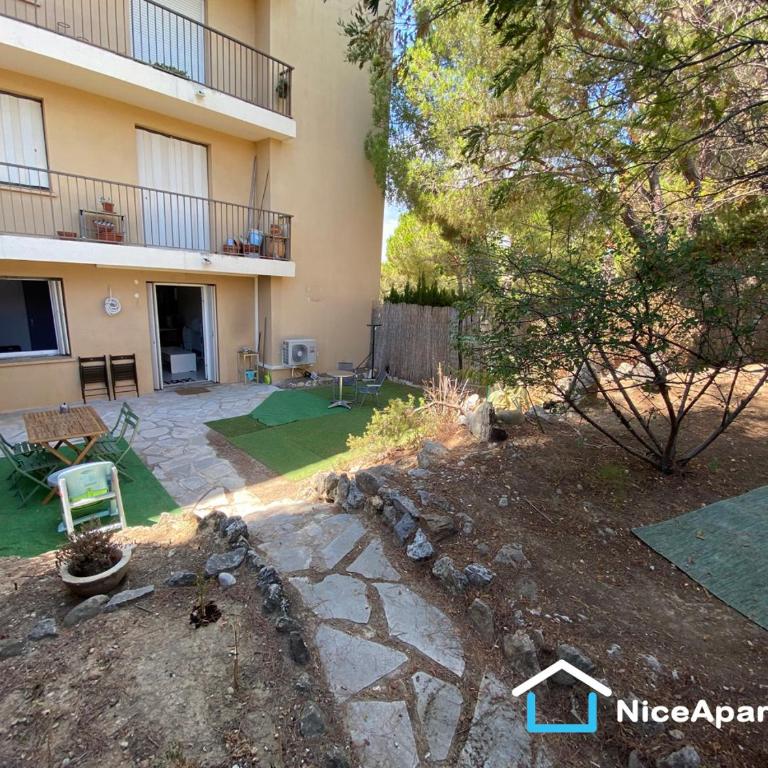 Nice hillside with 100 sqm private garden - Appartement 2 Chambres - 8