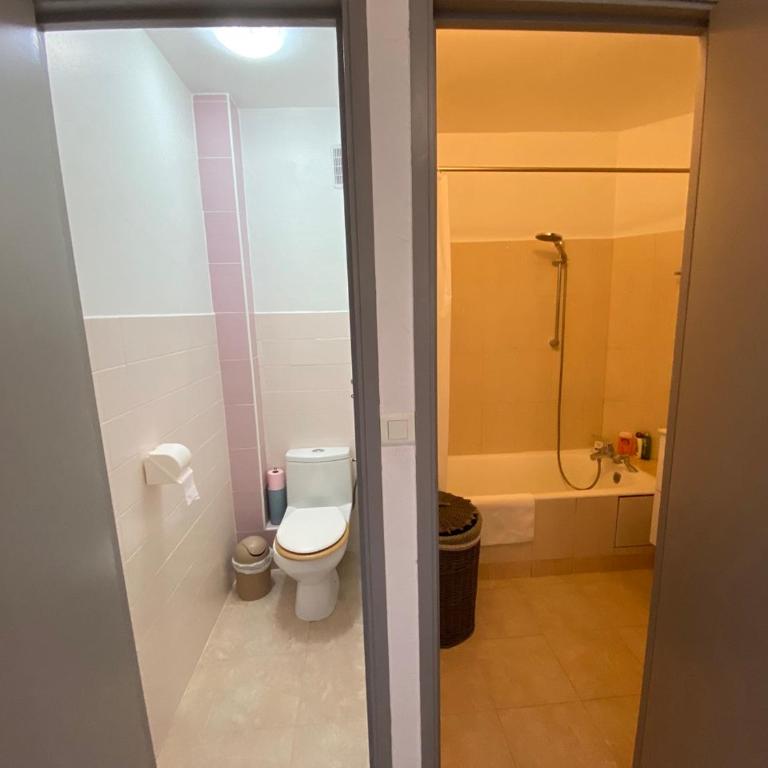 Nice hillside with 100 sqm private garden - Appartement 2 Chambres - 13