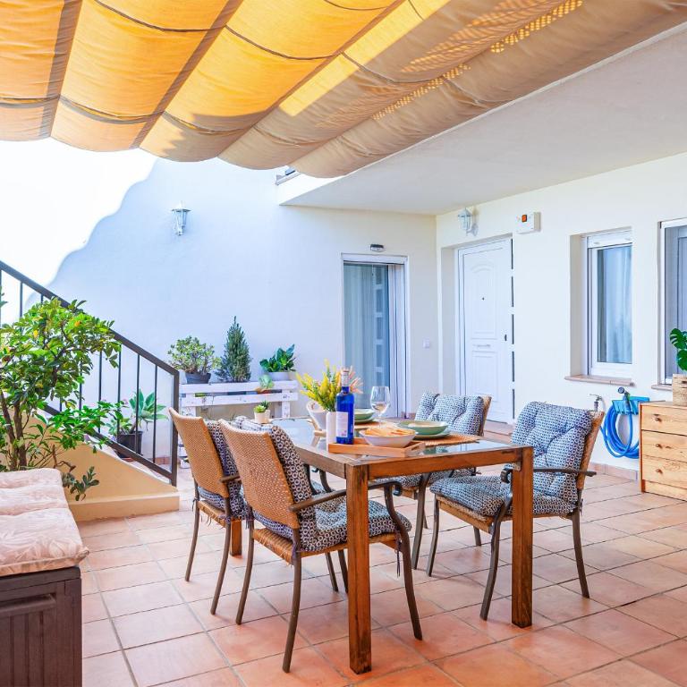 Casa Papaya - Terraza Panorámica con vistas al mar y montaña - Apartamento Superior de 2 dormitorios - 12