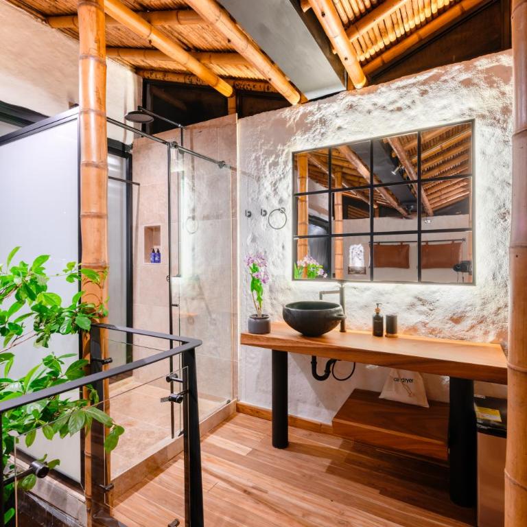 Kawa Bamboo Retreat - King Room with Jacuzzi - 3