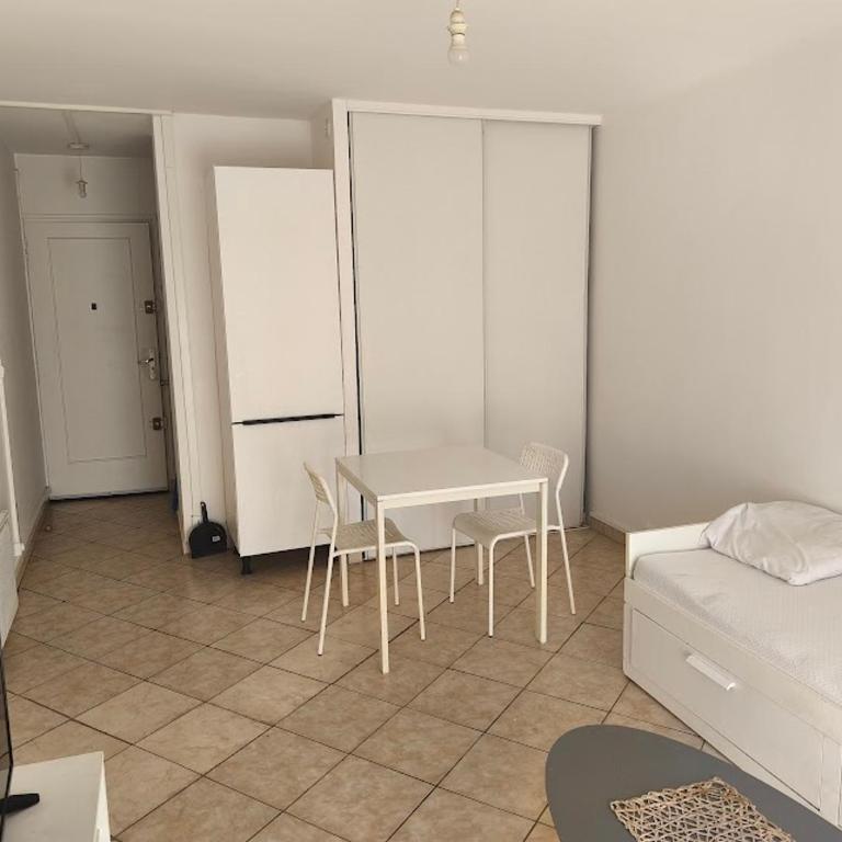 studio lumineux avec balcon - Appartement 1 Chambre - 6