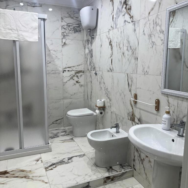 Luckys Room - Camera Matrimoniale con Bagno Privato - 4