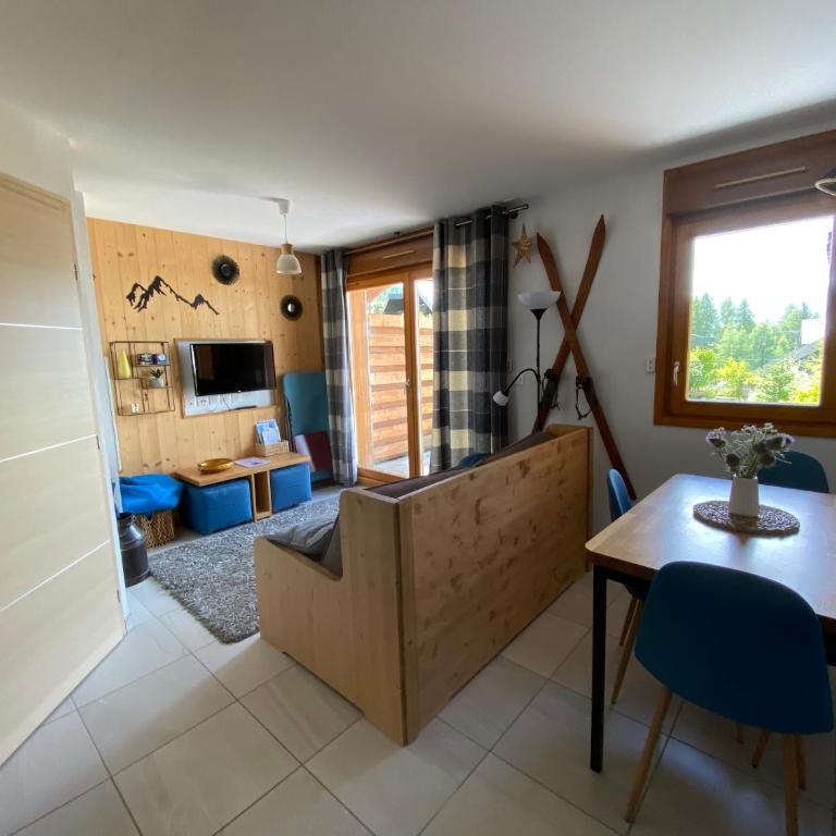 C03 lajoue - Two-Bedroom Apartment - 4