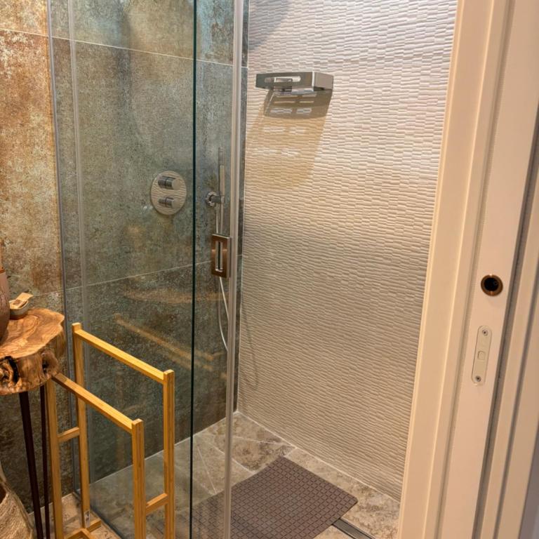 RomiRooms - Camera Matrimoniale con Bagno Privato - 6