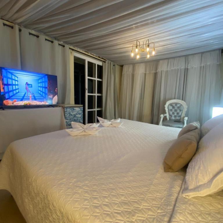 Valle Suites, la Mejor Ubicación - Habitación con cama extragrande y vistas a la piscina - 5