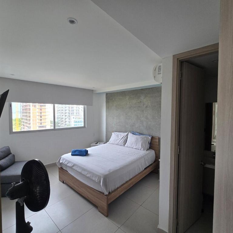 Espectacular Apartamento 9no piso - Three-Bedroom Apartment - 3