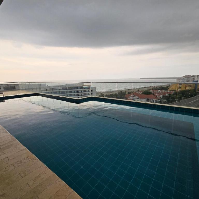Espectacular Apartamento 9no piso - Three-Bedroom Apartment - 6