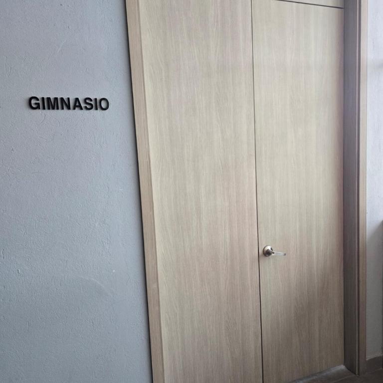 Espectacular Apartamento 9no piso - Three-Bedroom Apartment - 10