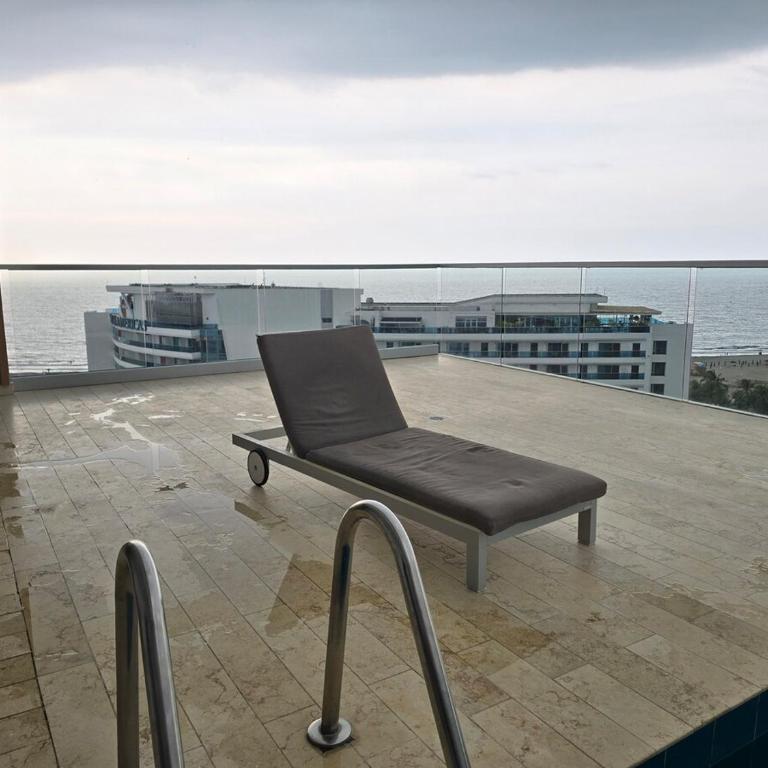 Espectacular Apartamento 9no piso - Three-Bedroom Apartment - 19