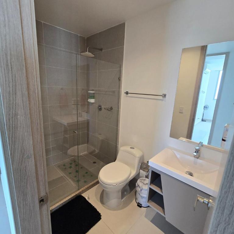 Espectacular Apartamento 9no piso - Three-Bedroom Apartment - 22
