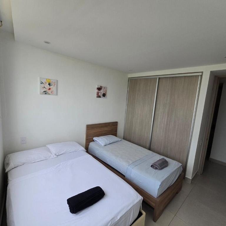 Espectacular Apartamento 9no piso - Three-Bedroom Apartment - 24