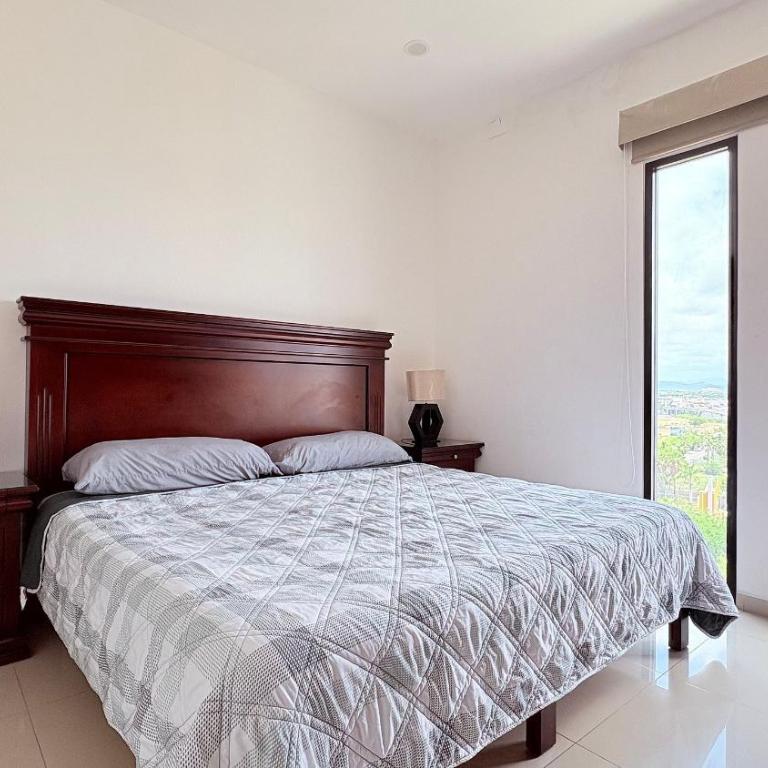 Pool with the best view of the Marina Mazatlán - Apartment - 2