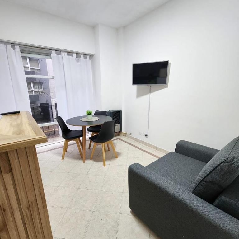 Dpto zona Güemes 2 amb con balcón - One-Bedroom Apartment - 1