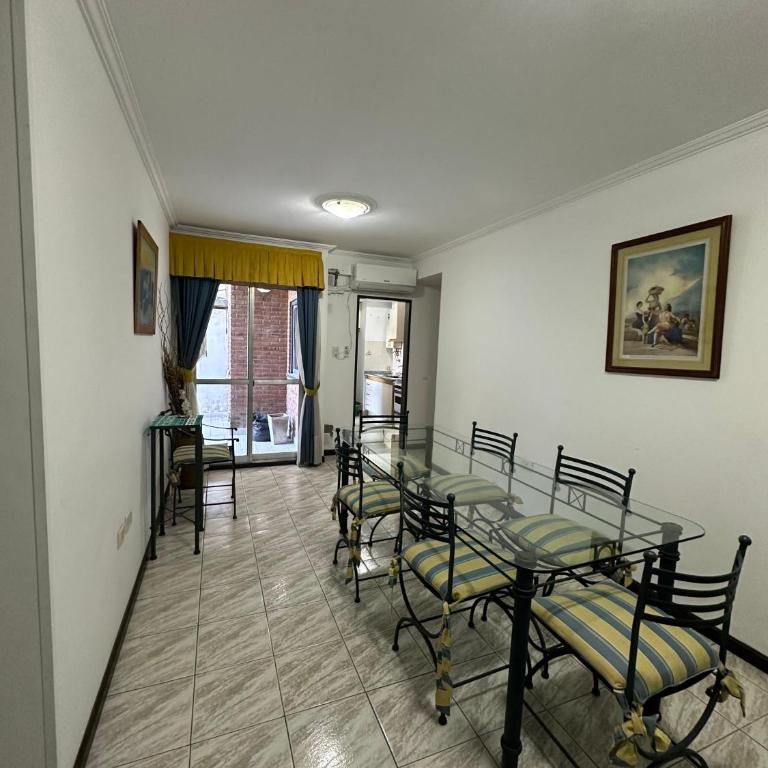 Departamento céntrico amplio con cochera incluida - Apartamento de 1 dormitorio - 3