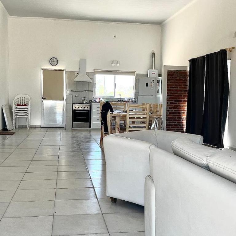 Hospedaje Emanuel Baradero - Two-Bedroom House - 1