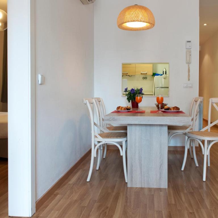 MH Apartments Liceo - Two-Bedroom Apartment - 4