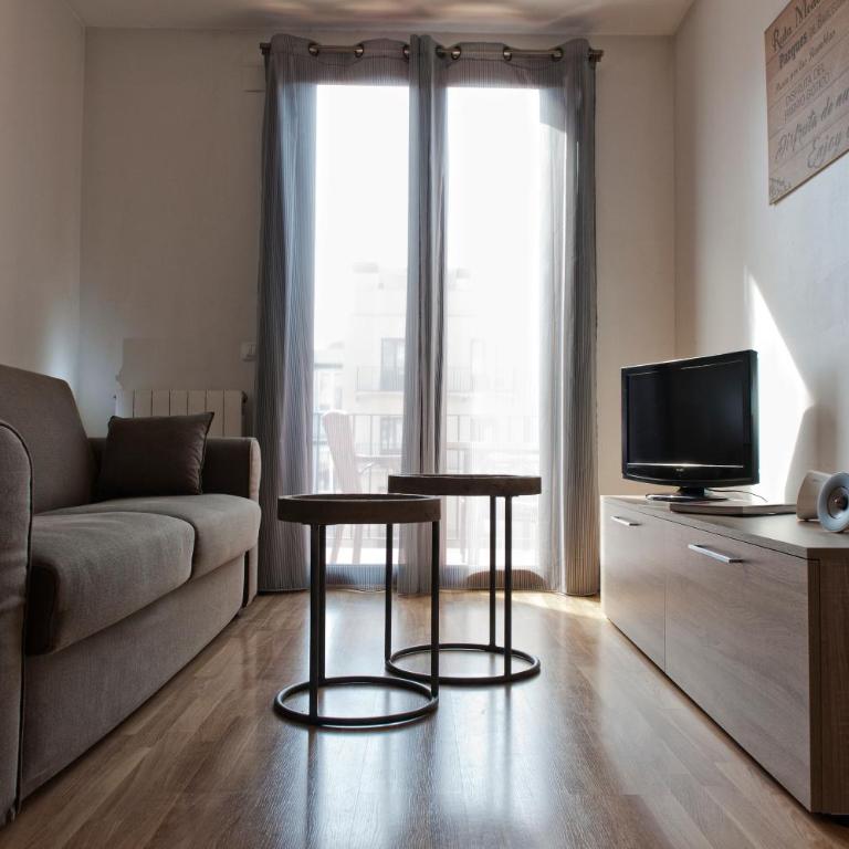 MH Apartments Liceo - Two-Bedroom Apartment with Terrace - 3