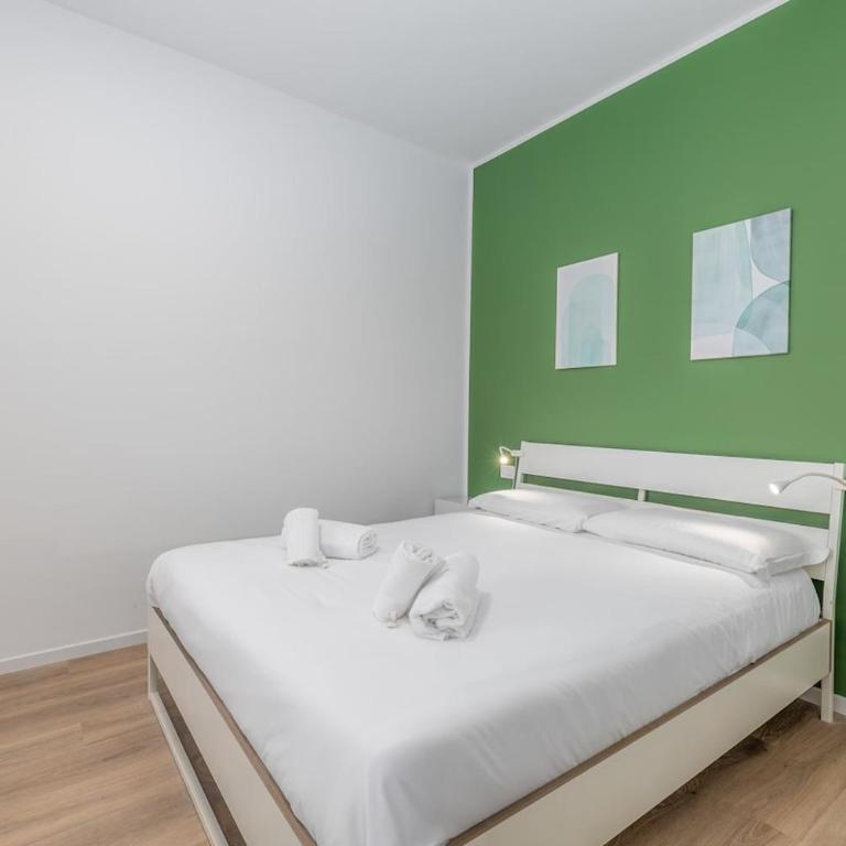 10 min to Malpensa Express, Air Conditioning - Three-Bedroom Apartment - 27