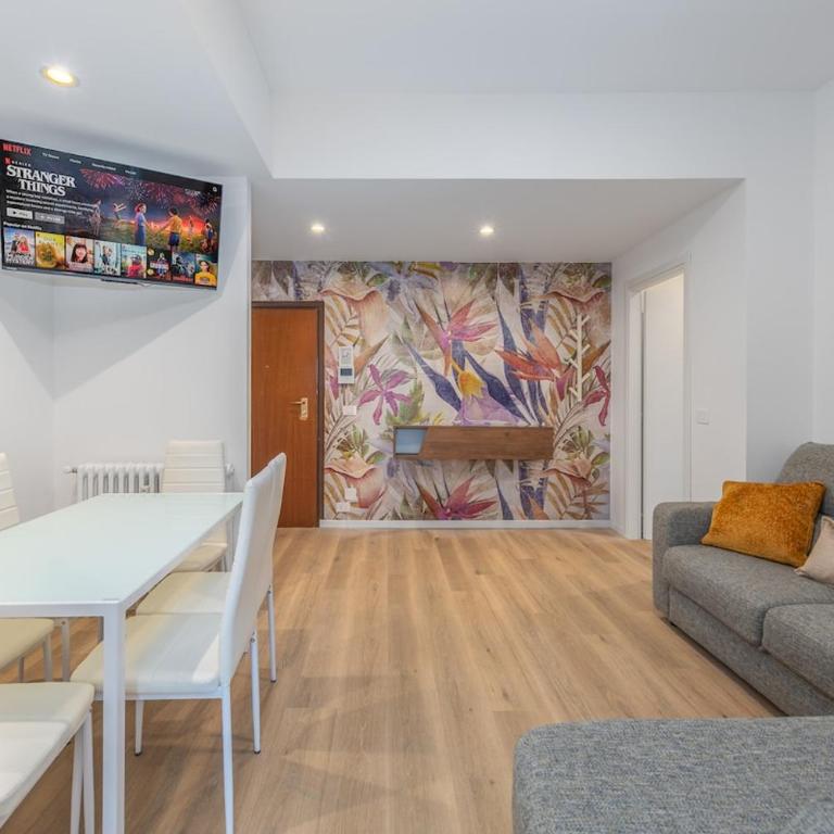 10 min to Malpensa Express, Air Conditioning - Three-Bedroom Apartment - 9